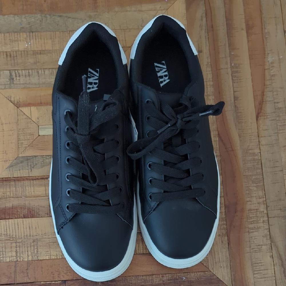 Zara Men's Black and White Sneakers